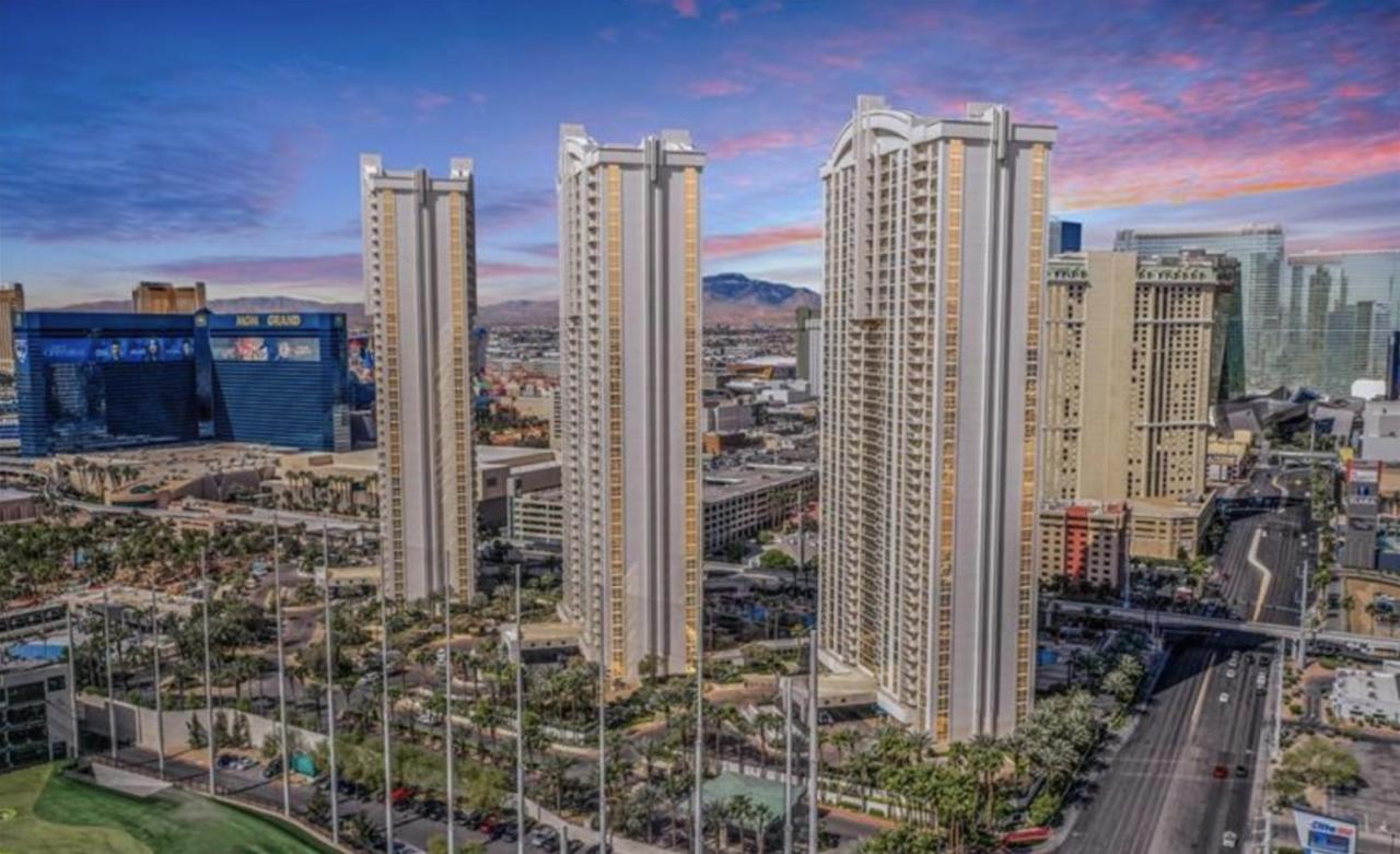 Balcony Full Strip View Suite Mgm Signature Free Valet Las Vegas Bagian luar foto