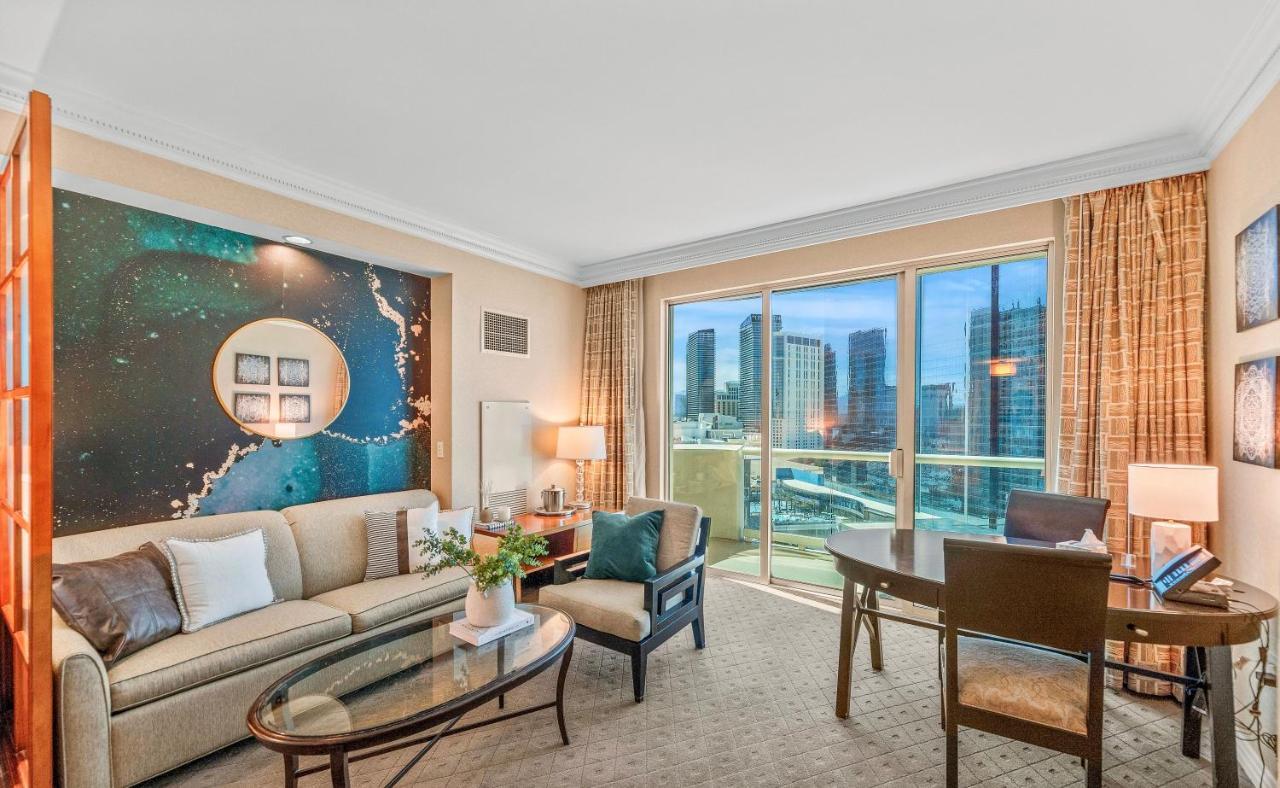 Balcony Full Strip View Suite Mgm Signature Free Valet Las Vegas Bagian luar foto